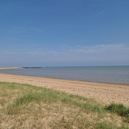 Hotel Three Jays Saint Osyth Exterior foto