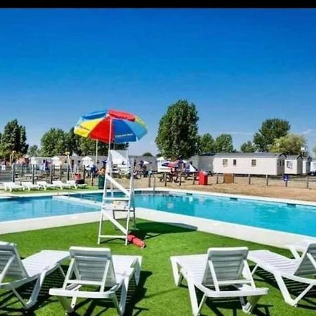 Hotel Three Jays Saint Osyth Exterior foto