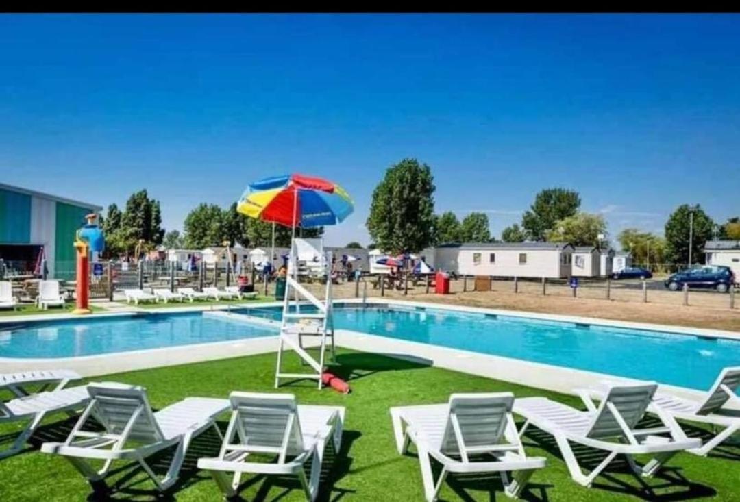 Hotel Three Jays Saint Osyth Exterior foto